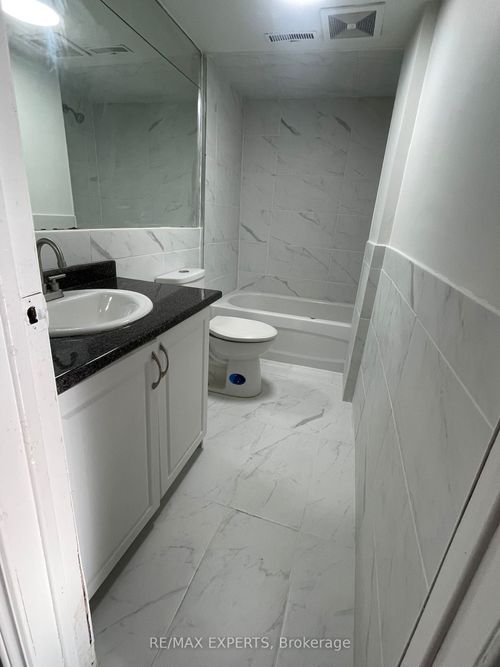 7292 Redfox Rd, Mississauga, ON, L4T2L8 | Card Image