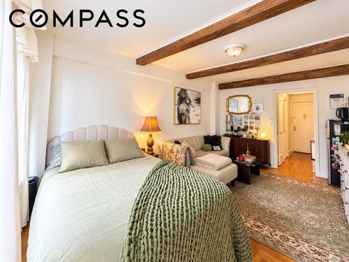 4d-433 W 34th St, New York, NY, 10001-1516 | Card Image