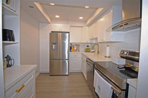 521-1100 Saint Charles Pl, Pembroke Pines, FL, 33026-3342 | Card Image