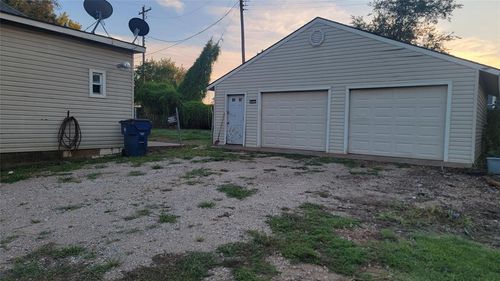 228 S 2nd St, Waukomis, OK, 73773-5200 | Card Image