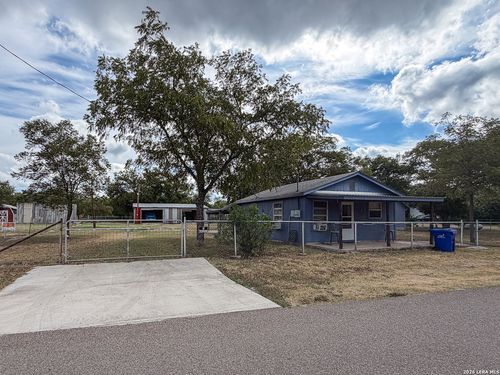 215 W W 3rd St, Camp Wood, TX, 78833 | Card Image