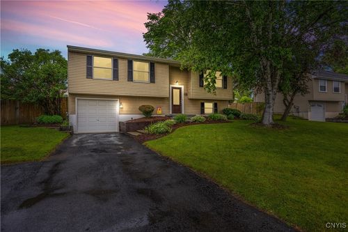 8185 Mantova Dr, Clay, NY, 13041-9104 | Card Image