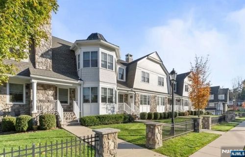 4B Foley Sq, New Providence, NJ, 07974-2611 | Card Image