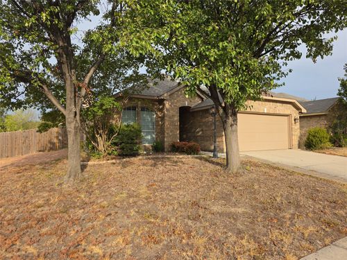 601 Crestview Ct, Saginaw, TX, 76179-0941 | Card Image