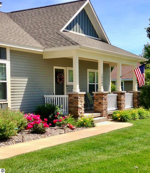 10585 Waterford Rd, Traverse City, MI, 49684-6235 | Card Image