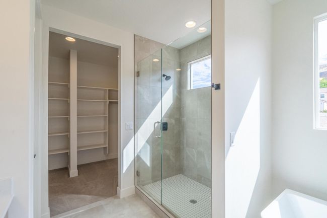Primary Bathroom | Image 25