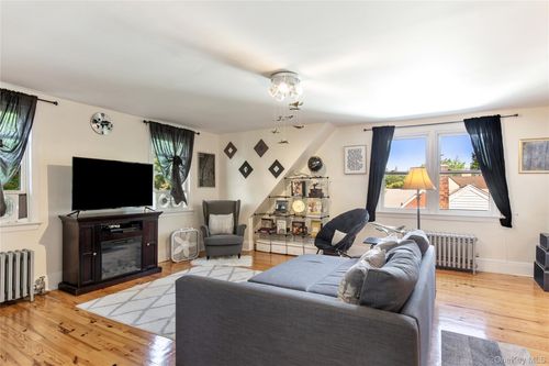 320 Tulip Ave, Floral Park, NY, 11001-2837 | Card Image