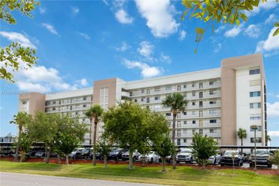 A-102 - 200 Se Sykes Creek Parkway, Condo with 2 bedrooms, 2 bathrooms and null parking in Merritt Island FL | Image 2