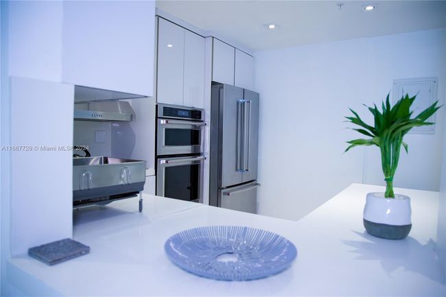 APT-1614 - 5601 Collins Ave, Home with 2 bedrooms, 2 bathrooms and null parking in Miami Beach FL | Image 7