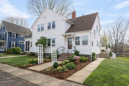 22-22 Oak St, Winchester, MA, 01890-2126 | Card Image