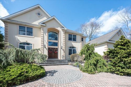 129 Round Swamp Rd, Huntington, NY, 11743-6435 | Card Image