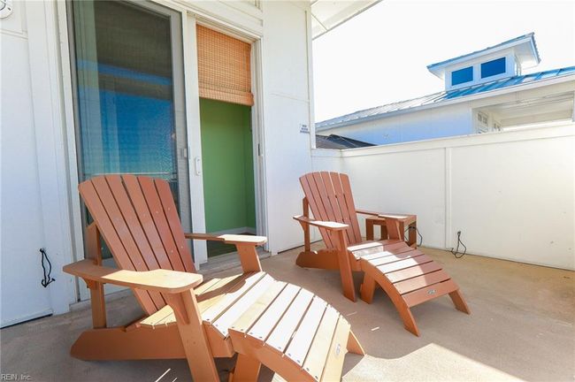 APT-432B - 3738 Sandpiper Rd, House attached with 4 bedrooms, 3 bathrooms and null parking in Virginia Beach VA | Image 5