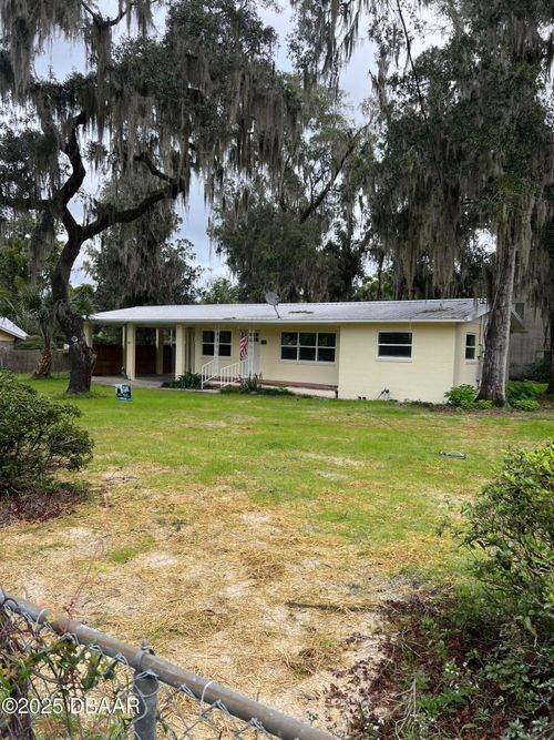 106 S Oakland Ave, San Mateo, FL, 32187-2450 | Card Image