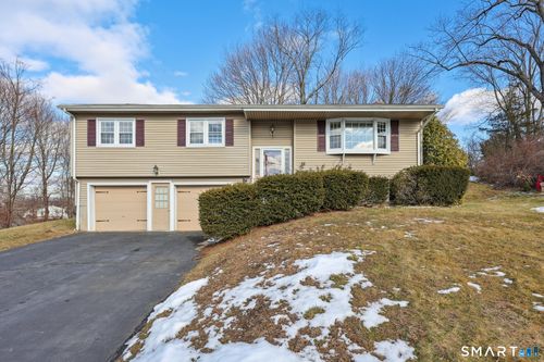 32 Lexington Cir, Newington, CT, 06111-5240 | Card Image