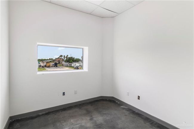 Unfurnished room with baseboards and a drop ceiling | Image 34