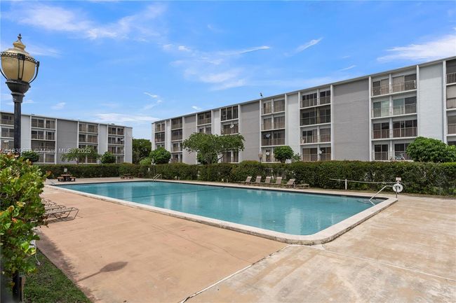 APT-208 - 8560 N Sherman Cir, Condo with 2 bedrooms, 2 bathrooms and null parking in Miramar FL | Image 18
