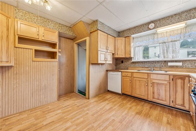 524 N Walnut St, House other with 2 bedrooms, 3 bathrooms and 3 parking in Blairsville PA | Image 7