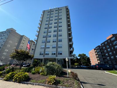 9G - 2370 North Avenue, Condo with 1 bedrooms, 1 bathrooms and 1 parking in Bridgeport CT | Image 1