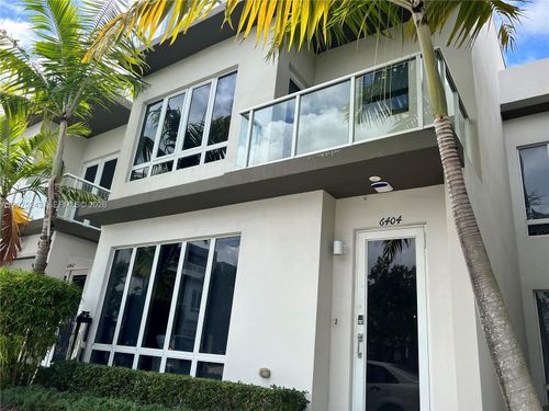 6404-6404 Nw 105th Pl, Doral, FL, 33178-3270 | Card Image