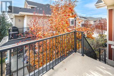 35 W Coach Manor Sw, Townhouse with 2 bedrooms, 3 bathrooms and 1 parking in Calgary AB | Image 2