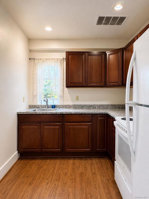 504 Broadway, Monticello, NY, 12701-1118 | Card Image