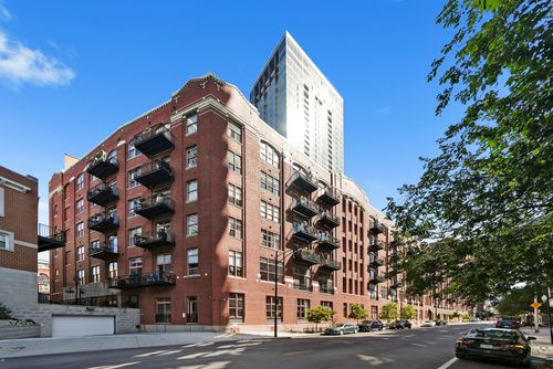 apt-614-360 W Illinois St, Chicago, IL, 60654-5281 | Card Image