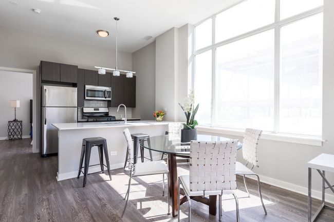 APT-301 - 1545 W North Ave, Condo with 3 bedrooms, 2 bathrooms and 2 parking in Chicago IL | Image 6