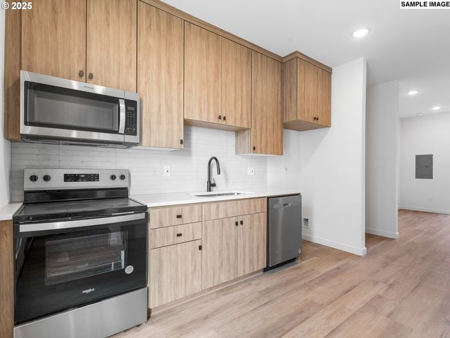 3 - 2515 Ne Killingsworth St, Condo with 2 bedrooms, 2 bathrooms and null parking in Portland OR | Image 4