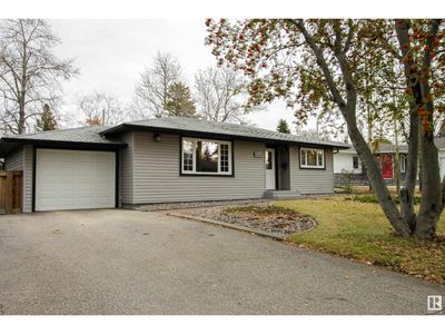 995 Conifer St, House other with 3 bedrooms, 2 bathrooms and 4 parking in Sherwood Park AB | Image 2