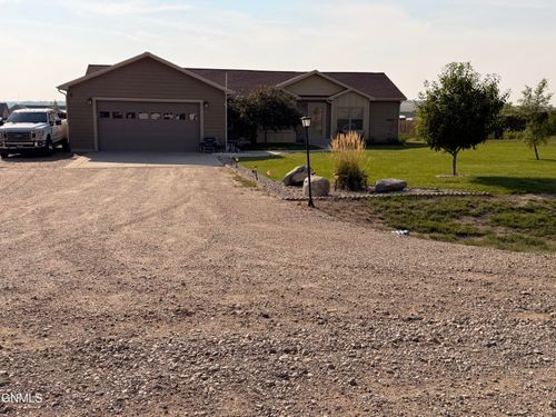 5467 Nicholas Ave, Williston, ND, 58801-8716 | Card Image