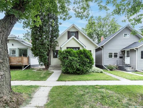 929 9th Ave N, Saskatoon, SK, S7K2Z3 | Card Image