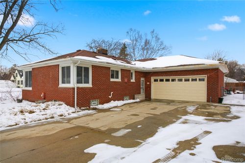 1363 Wisconsin Ave, Marysville, MI, 48040-1443 | Card Image