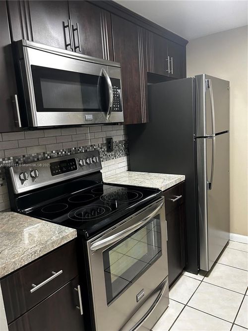 apt-d107-7035 Nw 186th St, Hialeah, FL, 33015-3179 | Card Image