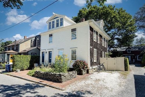 3 Vicksburg Pl, Newport, RI, 02840-2040 | Card Image