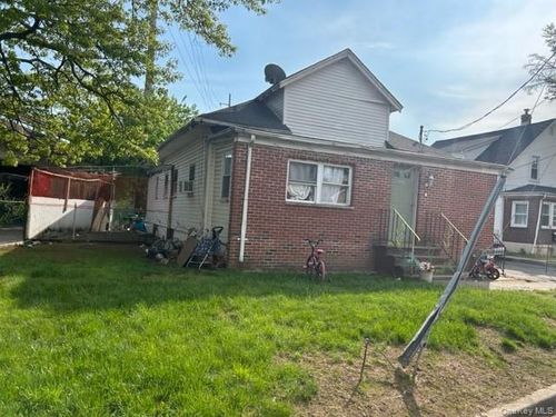 100 Valley Stream Blvd, Valley Stream, NY, 11580-6345 | Card Image