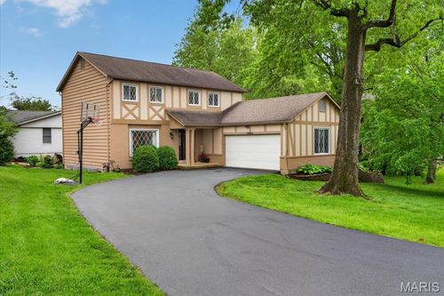 11904 Mattox Ct, Saint Louis, MO, 63131-3205 | Card Image