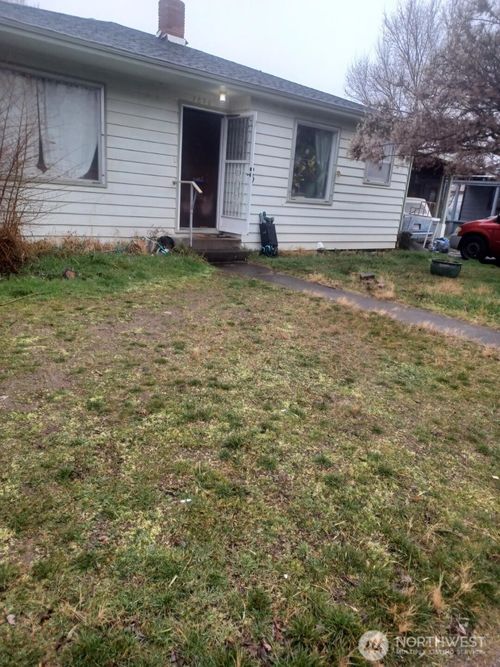 1826 W Lakeside Dr, Moses Lake, WA, 98837-2725 | Card Image