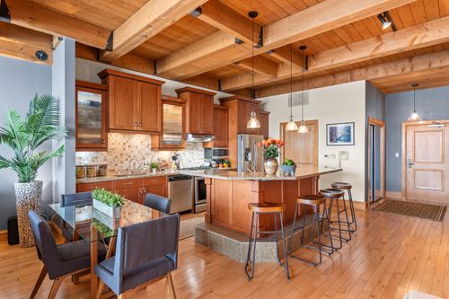 601 E Erie St, MILWAUKEE, WI, 53202-6200 | Card Image