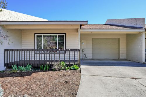 908 Se Stratford Ct, Bend, OR, 97702-3308 | Card Image