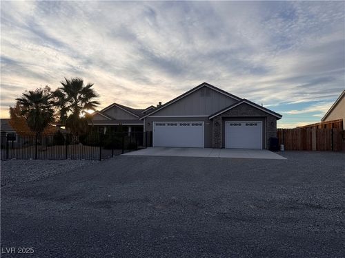 2440 S Zuni Ave, Pahrump, NV, 89048-4854 | Card Image