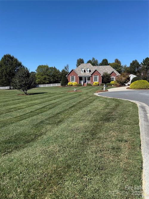 277 Glenwood Dr, Oakboro, NC, 28129-9406 | Card Image