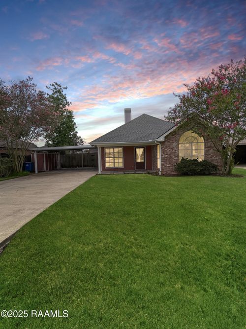 106 Pebble Beach Dr, Youngsville, LA, 70592-5208 | Card Image