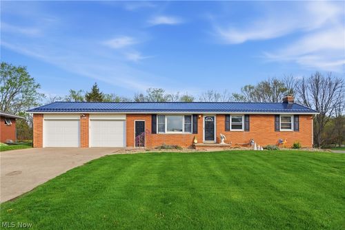 13073 Cloverleaf St Nw, Massillon, OH, 44647-9620 | Card Image