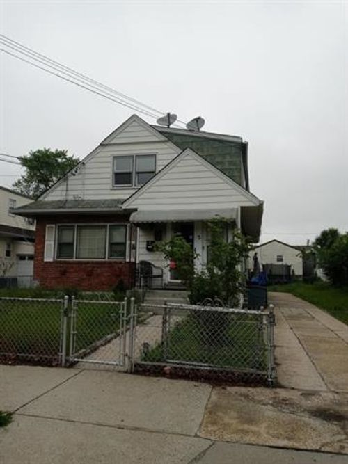 2-2 Pinecrest Rd, Jersey City, NJ, 07305-1223 | Card Image