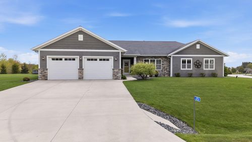 6735 Lone Oak Dr, Sheboygan, WI, 53081-9128 | Card Image