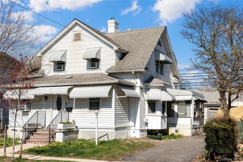 236 Maple Pl, Mineola, NY, 11501-2713 | Card Image