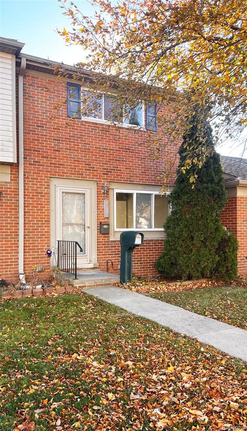 85-25681 Salem St, Roseville, MI, 48066-5810 | Card Image