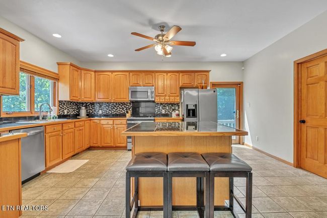 128 Fox Ln, House other with 3 bedrooms, 3 bathrooms and null parking in La Follette TN | Image 28