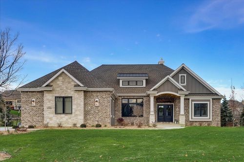 5420880 Carters Crossing Cir, Menomonee Falls, WI, 53051 | Card Image