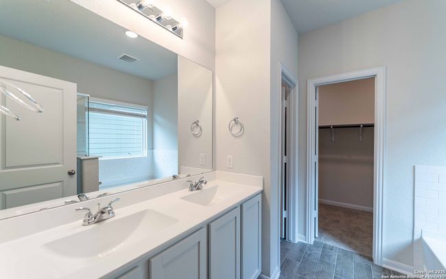 5222 Clarence Fld, House other with 4 bedrooms, 3 bathrooms and null parking in Von Ormy TX | Image 10